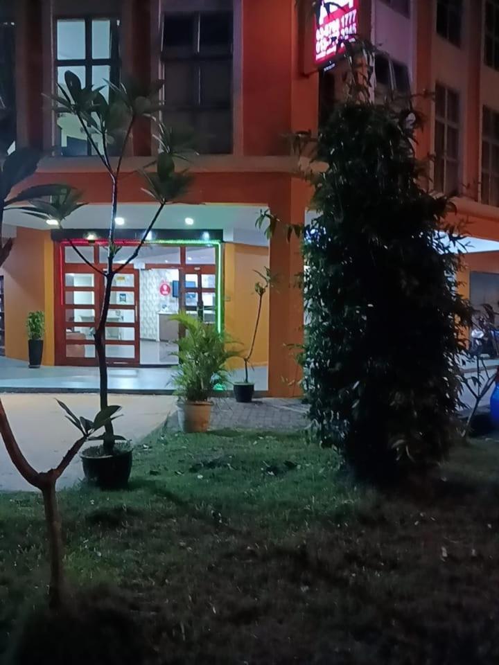 Jam Hotel Kota Warisan Sepang @ Erl Salak Tinggi, Klia 1-2 & F1 Exterior photo